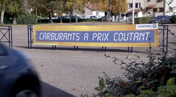 Des carburants à prix coûtant chez Leclerc et Carrefour