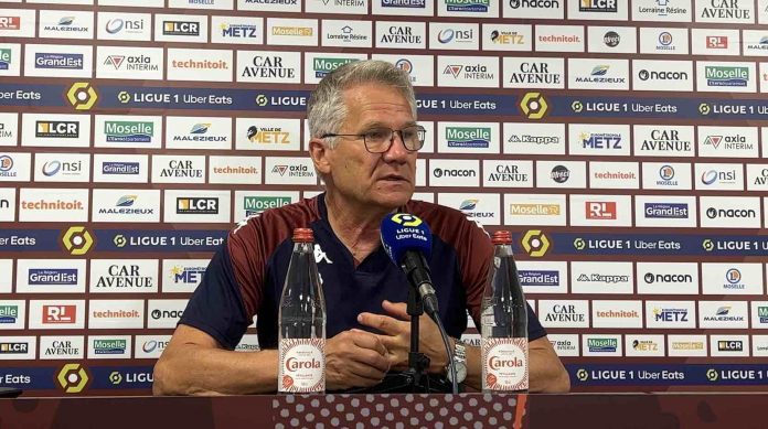 László Bölöni en conférence avant FC Metz - Racing club de Strasbourg
