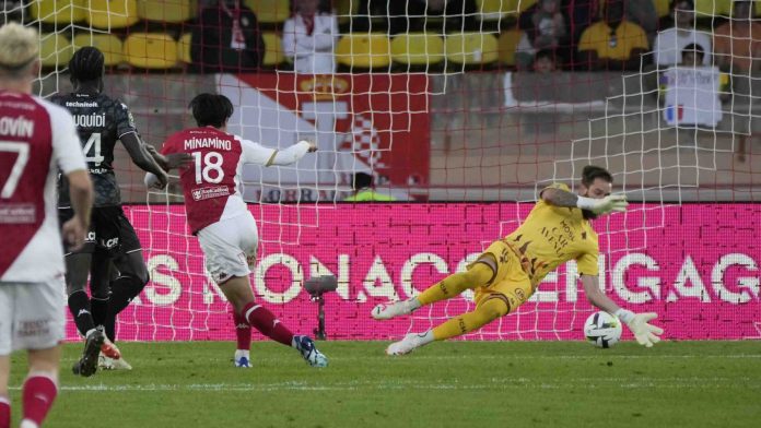 Le FC Metz s'incline face à Monaco malgré le bijou de Lamine Camara