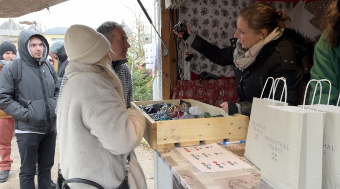 À Metz, c'est la ruée sur Stella, la nouvelle boule de Noël de Meisenthal