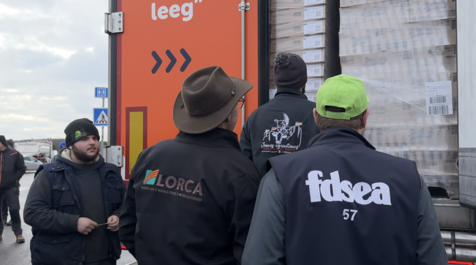 Barrage filtrant sur l'A31: l'origine des produits dans le viseur des agriculteurs