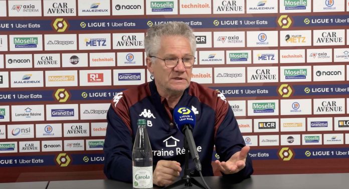 László Bölöni avant la rencontre entre le FC Metz et le FC Lorient
