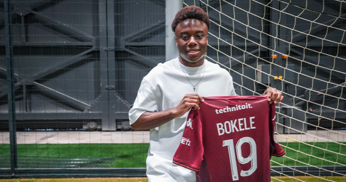 Le jeune ailier Morgan Bokele vient de signer son premier contrat professionnel avec le FC Metz jusqu'en juin 2026.