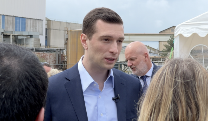 Jordan Bardella à la rencontre des employés d'Emile-Huchet