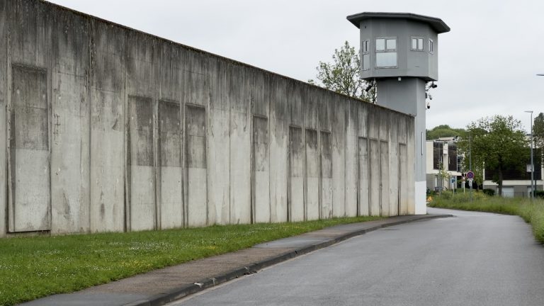 Recrutement massif dans les prisons : 1 000 surveillants recherchés, la Moselle prisée