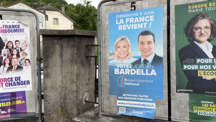 A Hayange, les affiches des partis européens