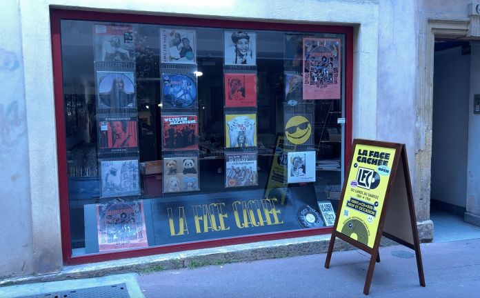 Devanture de la Face Cachée