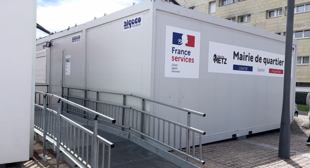 Modulaires installés sur le parking de la mairie de quartier de Bellecroix.