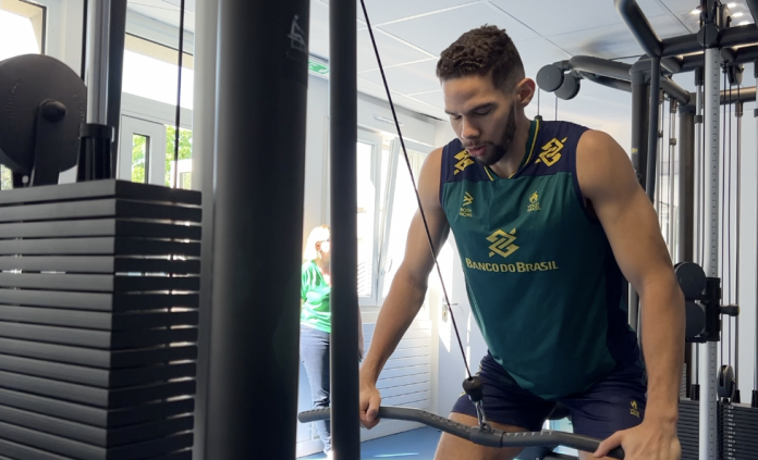 Un joueur de l'équipe brésilienne de volleyball
