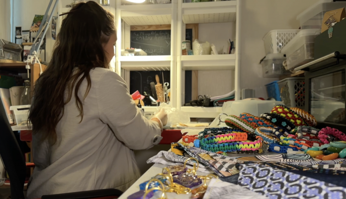 Artisanat : Du grand blanc canadien à la réalisation de bijoux pour animaux