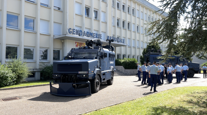 La gendarmerie a présenté ses tout nouveaux véhicules blindés : le Centaure.