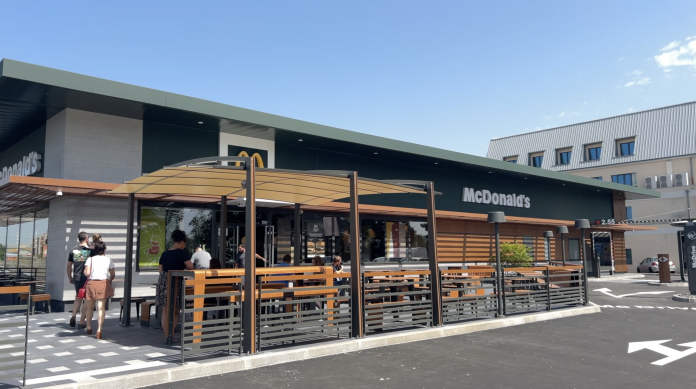 Un an après les émeutes, le McDonald's de Woippy à rouvert