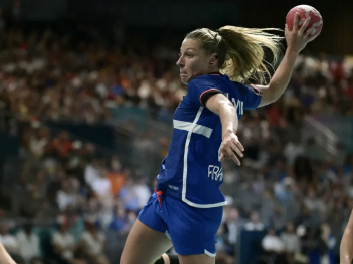 France Handball sports collectifs jeux olympiques victoire bleue Chloé Valentini