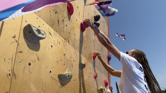 Le mur d'escalade plaît à la fan zone d'Amnéville