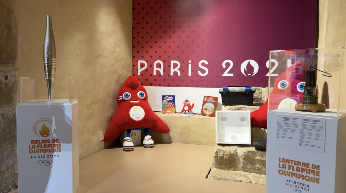 Une torche olympique et la lampe de mineur d'Helsinki ont été installées au château de Malbrouck le temps de l'exposition