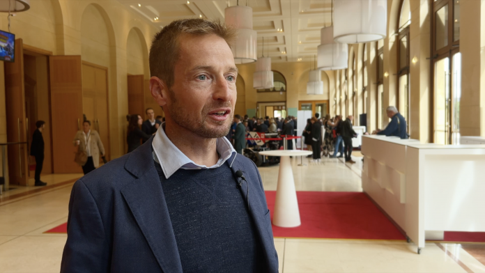 Edouard Boulanger, champion du monde de rallye-raid à la cérémonie de remise des prix de l'ENIM