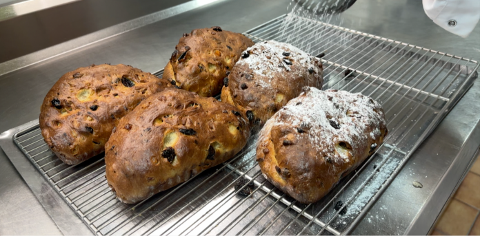 Confection du traditionnel Stollen avec un chef pâtissier