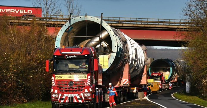 Convoi exceptionnel sur les routes de Moselle pour Arkema - Crédit : L'Est Républicain