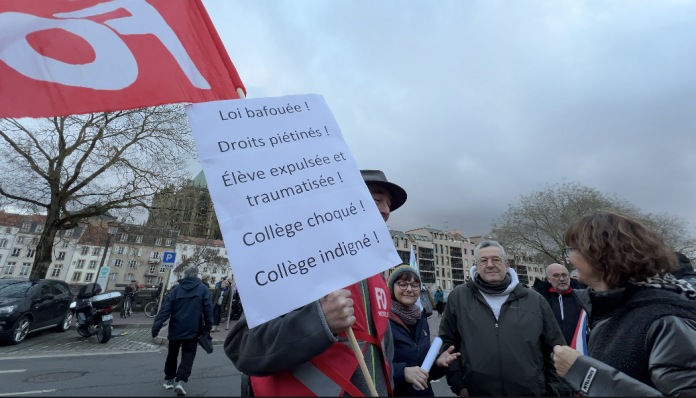 Après l’interpellation d’une élève à Maizières-lès-Metz, au sein du collège, syndicats enseignants et parents d'élèves se sont mobilisés à Metz.