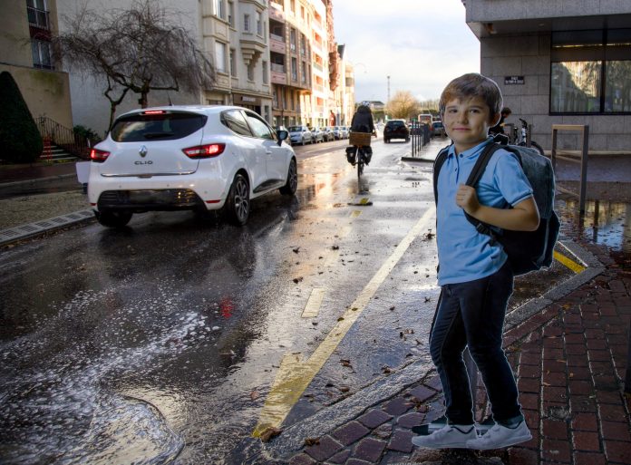 A Metz un panneau d'écolier pour la sécurité routiere