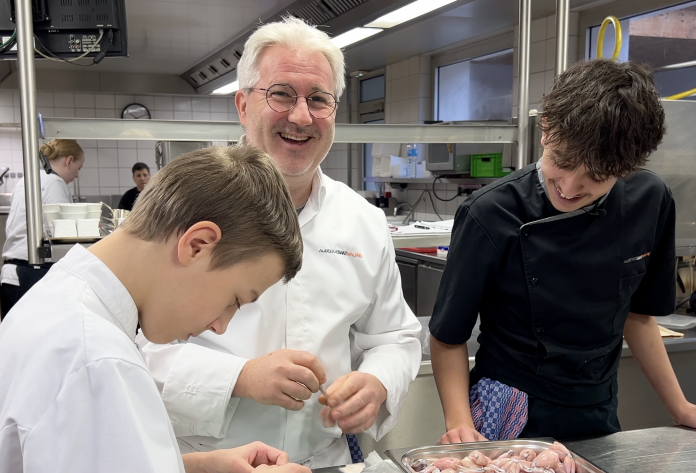À l'auberge Saint-Walfrid de Sarreguemines, Gauthier et Louis font leur apprentissage aux côtés d'un chef étoilé