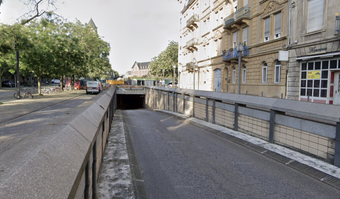 Le tunnel sous le parvis de la gare