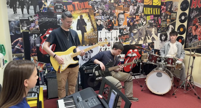 Un concert pour Clémence. Crédit photo : Mosaik Cristal