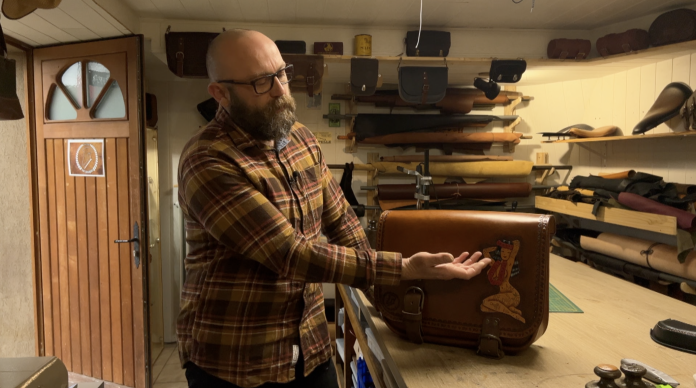 Joffrey a la particularité de réalisé des selles et des sacoches de vélos.