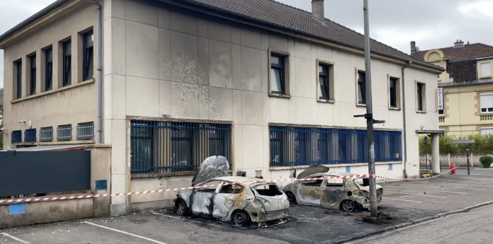 Émeutes en Moselle : deux suspects poursuivis pour tentative de meurtre sur policiers