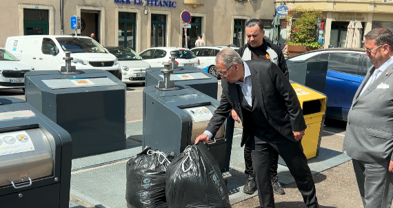 Chaque années environ 100 tonnes de déchets sont ramassées en dehors des zones de ramassage.