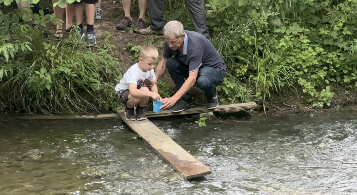 Insolite. Quand les enfants parrainent des truites pour préserver les cours d’eau de Buding