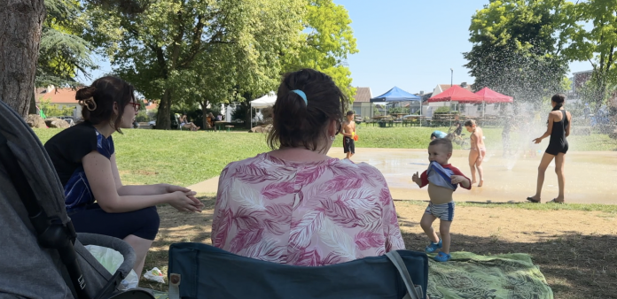 Parcs, étangs, jets d'eau : face au pic de chaleur, les Mosellans cherchent la fraîcheur
