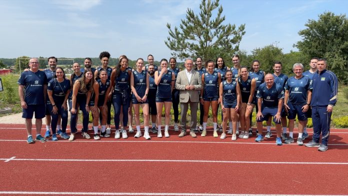 Les joueuses de l’équipe du Brésil féminine de volley-ball étaient à Academos du 11 au 15 juin.