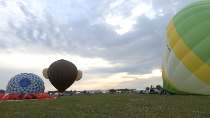 En immersion avec un pilote de montgolfière, du briefing à l’atterrissage Enenvol