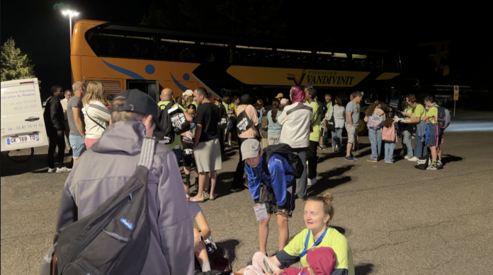 Ils sont 500 mosellans, répartis sur plusieurs sites du département, à prendre la route vers Paris pour participer à la journée mondiale des oubliées des vacances.