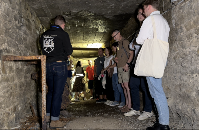 Metz : les souterrains de l’espace Riberpray dévoilent 140 ans d’histoire militaire Dans les profondeurs de l’espace Riberpray à Metz, le temps semble s’être arrêté. À l’occasion des Journées européennes du patrimoine, une soixantaine de visiteurs a eu le privilège de découvrir pour la première fois ces souterrains restés fermés au public pendant des décennies.
