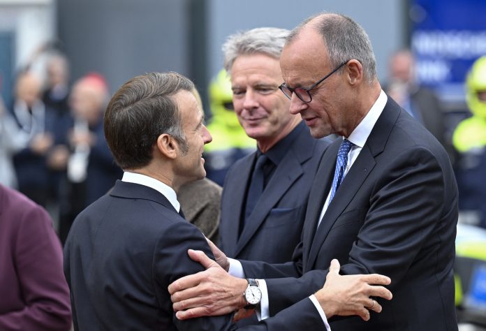 Emmanuel Macron à Sarrebruck, une première depuis 25 ans. Crédit photo : Jean-Christophe VERHAEGEN / POOL / AFP