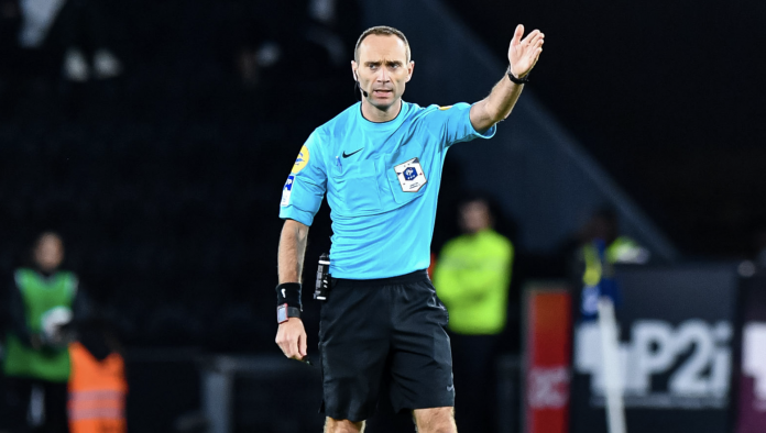 Thomas Léonard partage son expérience d'arbitre de Ligue 1