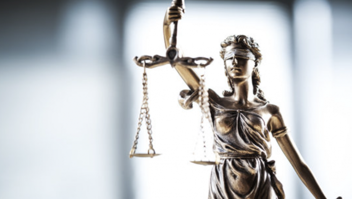Dix-huit ans requis contre un trentenaire pour le meurtre de son père