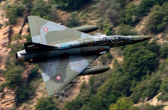 Le salon « Expérience ALPHA » fait escale à Metz. Crédit photo : Vol en avion de chasse