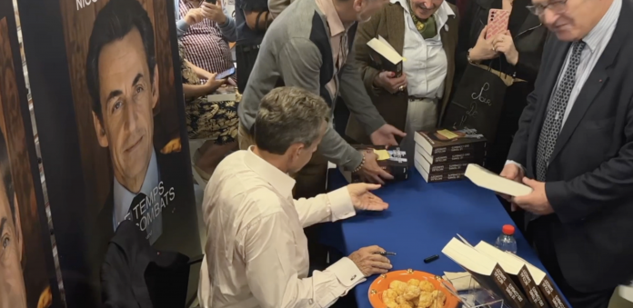 Nicolas Sarkozy en dédicace à Metz