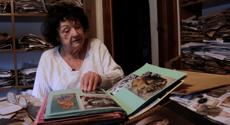 À 92 ans, Monique collectionne plus de 33 000 autographes de stars