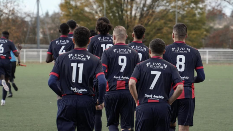 Agressé lors d&rsquo;un match de foot, un joueur de 18 ans de l&rsquo;ESAP Metz porte plainte : « il a le nez cassé et la lèvre ouverte »