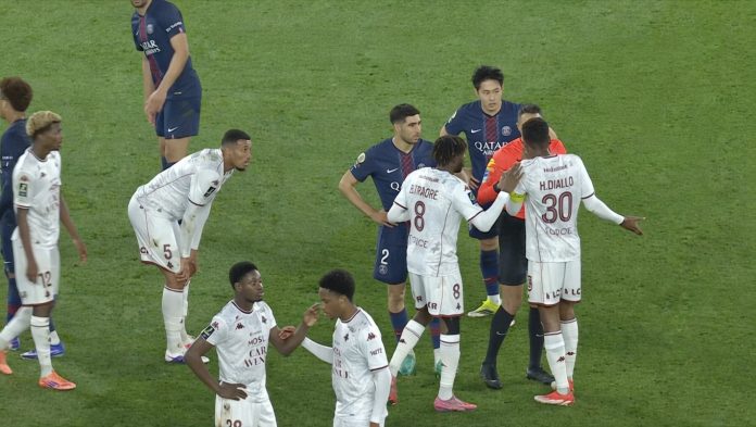 La direction de l'arbitrage justifie l'annulation du carton rouge de Gbamin lors de PSG - FC Metz