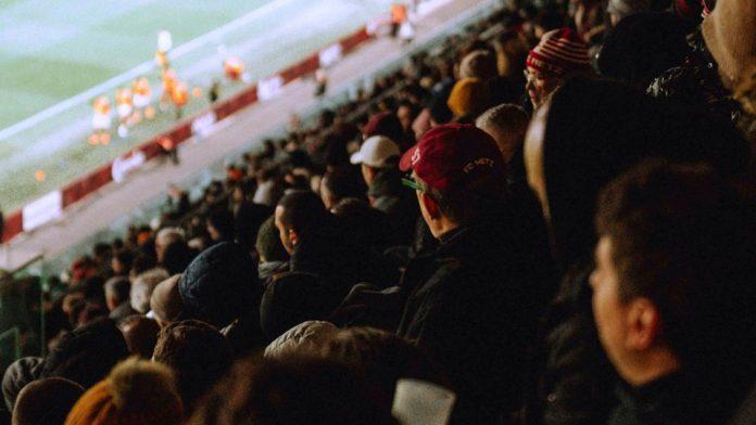 Le FC Metz lourdement sanctionné par la LFP après le feu d'artifices tiré pendant le match face à l'OL
