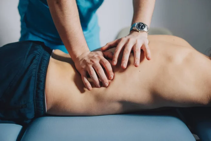 Kinésithérapie, ostéopathie : tordre le coup aux idées reçues - Crédit : institut-kinesitherapie.paris