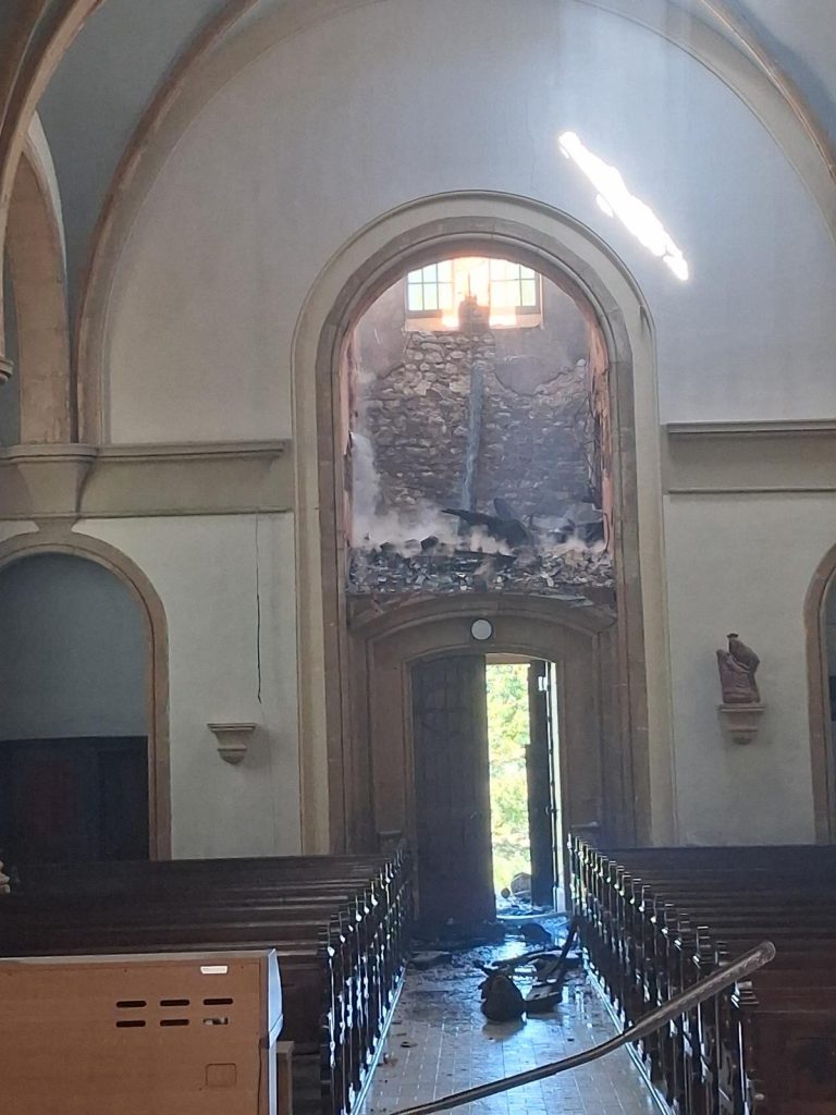 L'église de Montenach ravagée par les flammes / Crédit : SDIS57