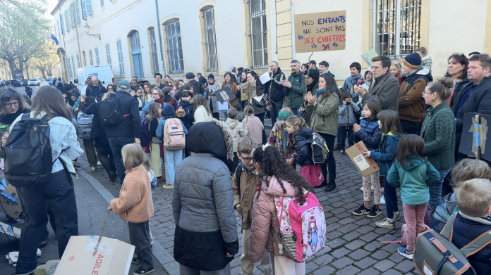 « On s’inquiète pour l’avenir de nos enfants » : des parents se mobilisent contre les 92 fermetures de classes prévues en Moselle