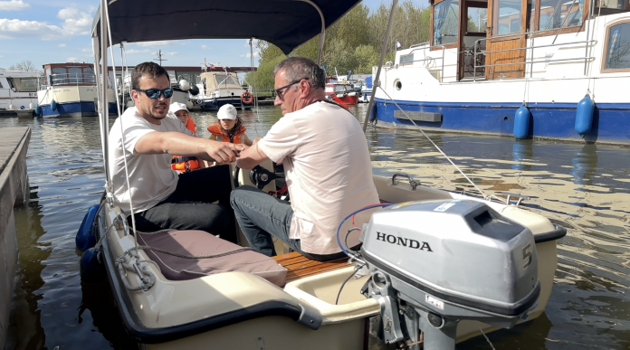 À Niderviller, il est désormais possible de naviguer librement sur le canal en louant des bateaux sans permis