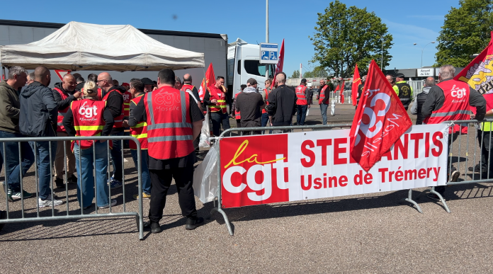 « On perd nos emplois, les usines se vident » : les salariés de Stellantis tirent la sonnette d'alarme